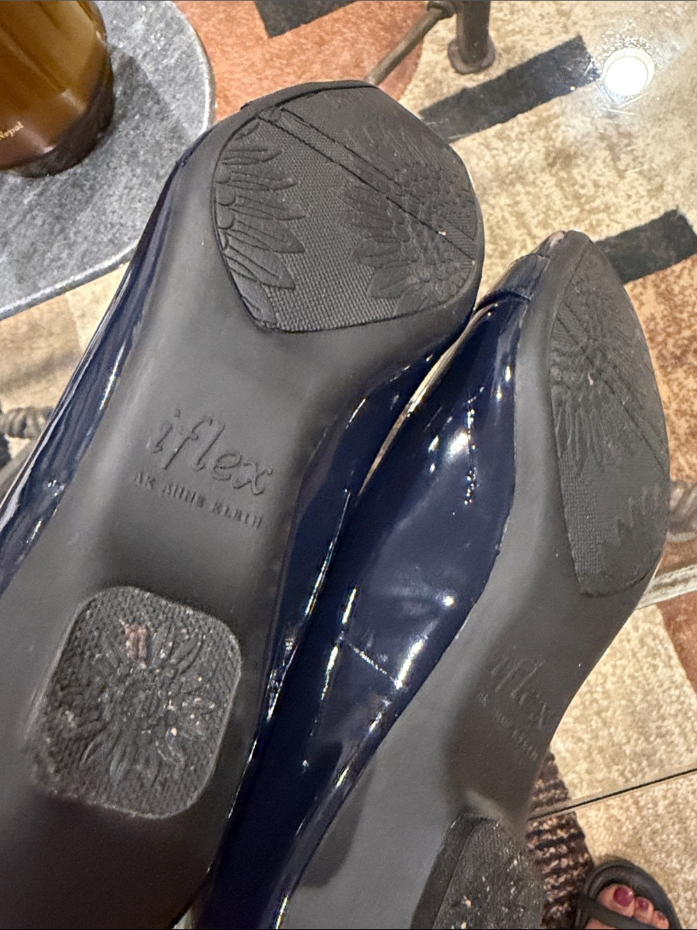 Anne Klein Iflex Navy Patent Shoes 7.5 with Gold Buckle - Picture 4 of 5